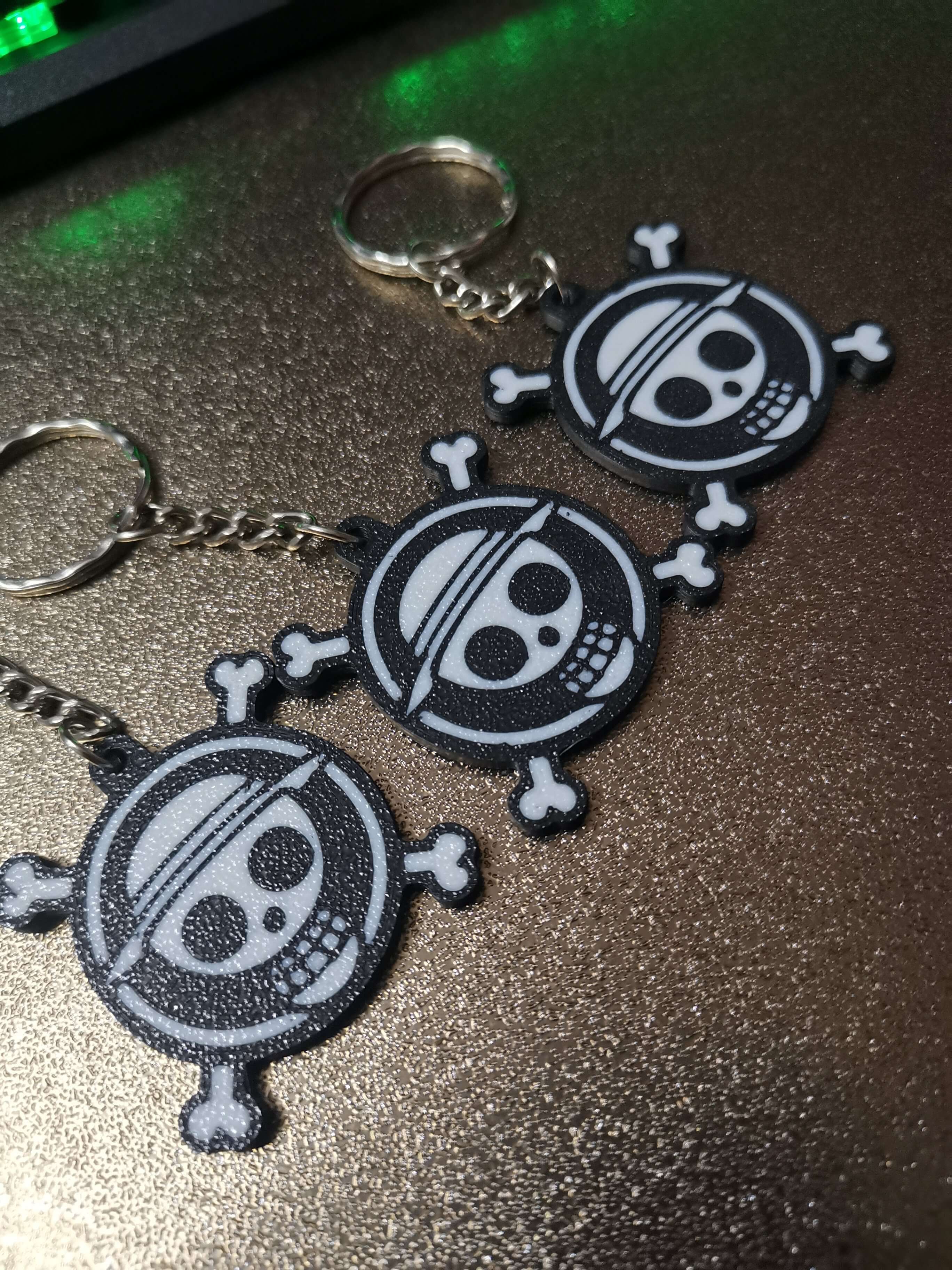 Llavero de Jolly Roger Piratas de Sombrero de Paja (Impreso en 3D)